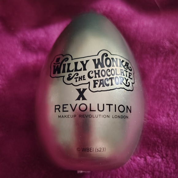 NWT Willy Wonka-Chocolate Factory x Makeup Revolution Golden Egg Highlighter - Picture 3 of 6
